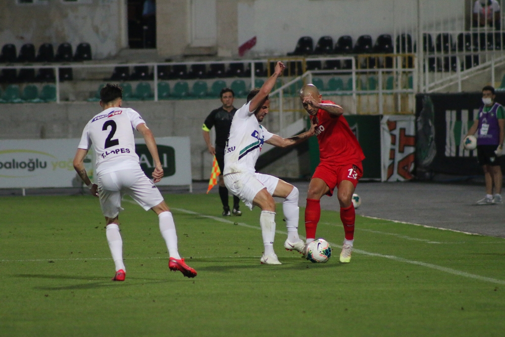 Süper Lig: Denizlispor: 0 - Gaziantep FK: 1 (İlk yarı)