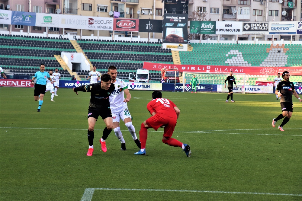 Süper Lig: Denizlispor: 1 - A. Alanyaspor: 0 (İlk yarı)