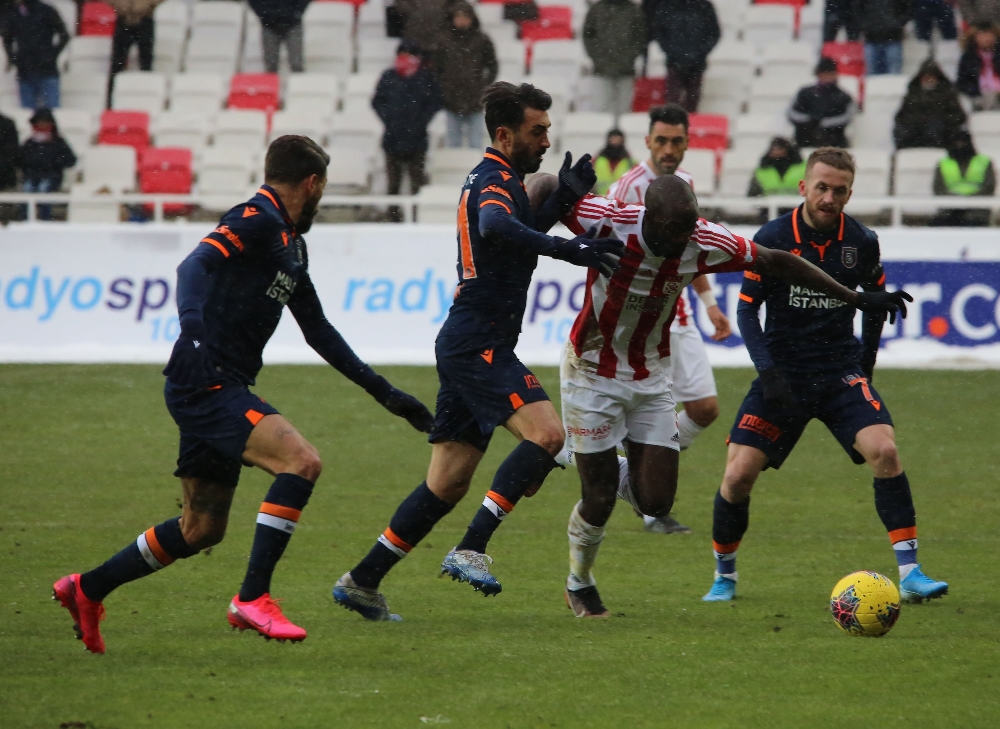 Süper Lig: DG Sivasspor: 1 - Medipol Başakşehir: 1 (Maç sonucu)