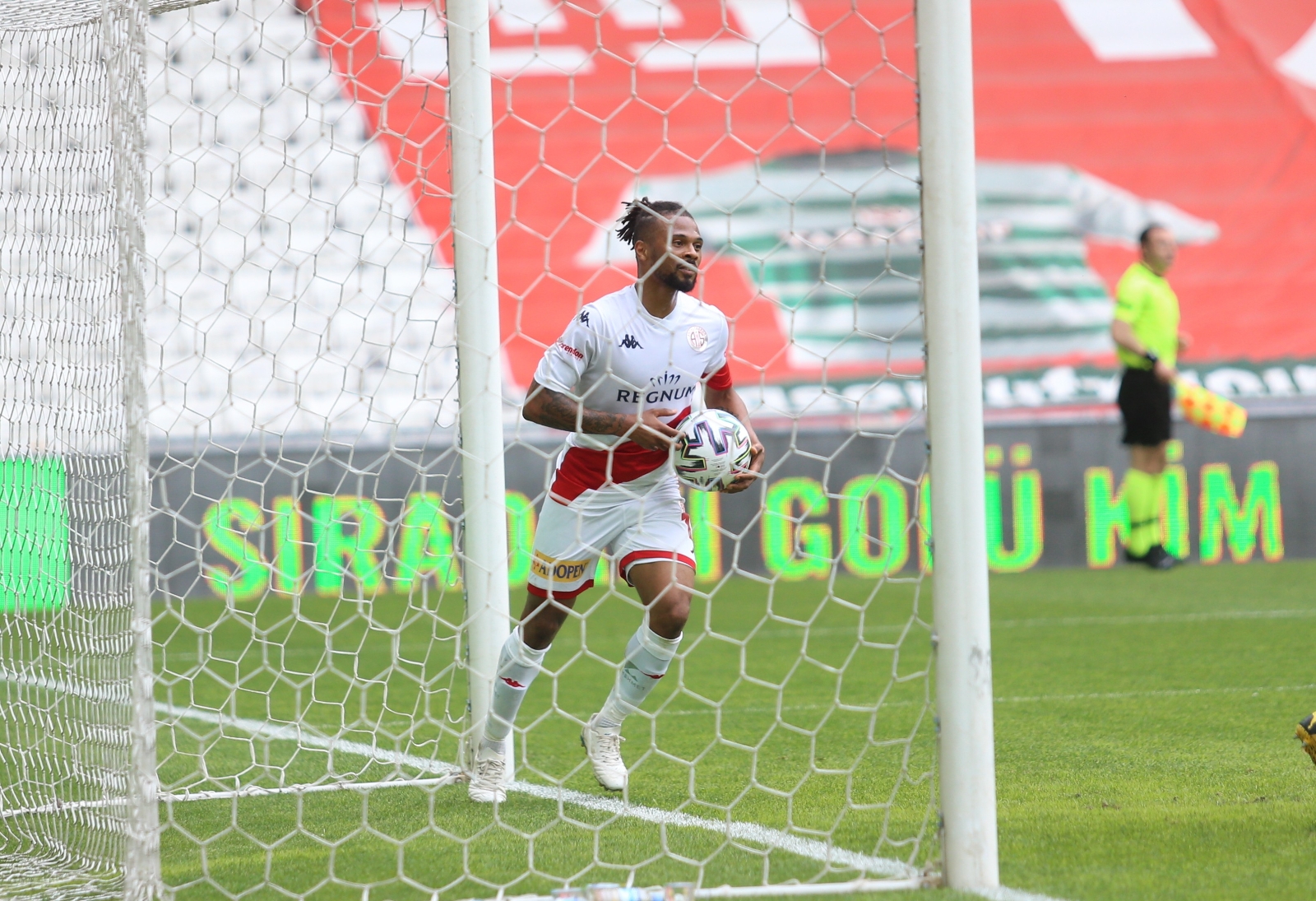 Süper Lig: Fatih Karagümrük: 2 - FT Antalyasppor: 1 (İlk yarı)