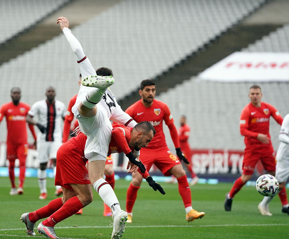 Süper Lig: Fatih Karagümrük: 3 - Hes Kablo Kayserispor: 0 (Maç sonucu)