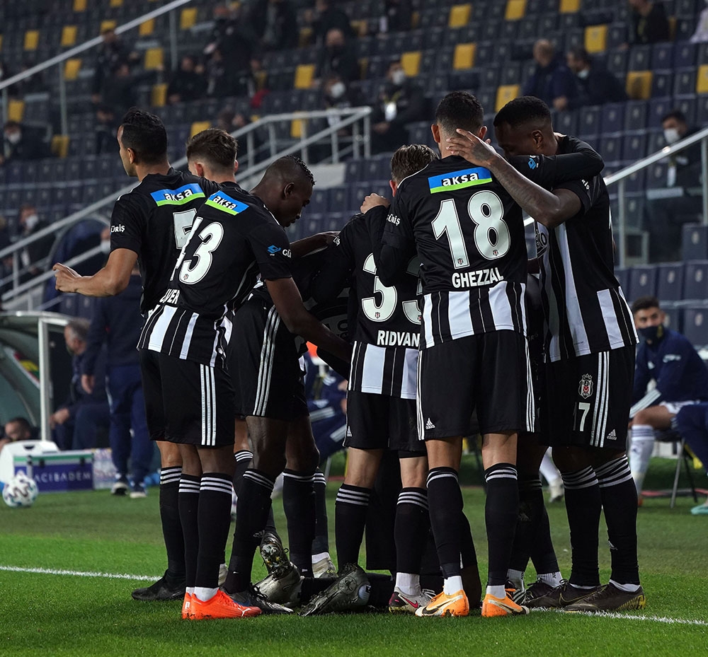 Süper Lig: Fenerbahçe: 0 - Beşiktaş: 1 (Maç devam ediyor)