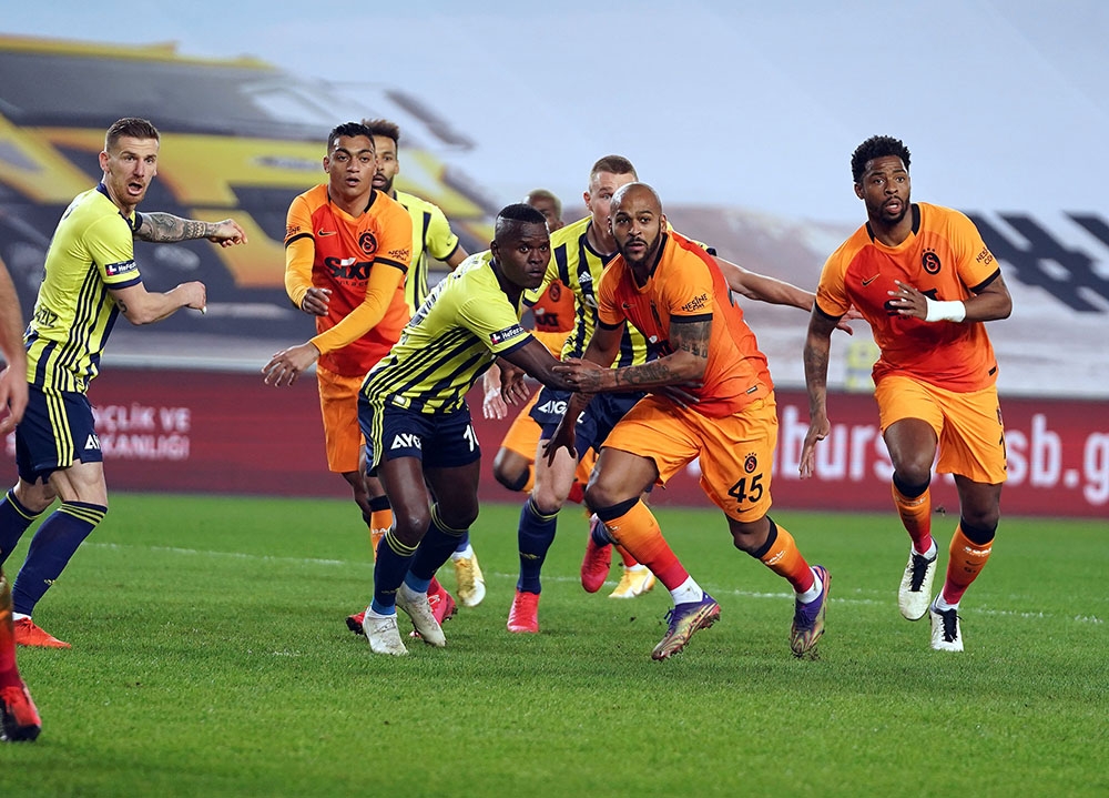 Süper Lig: Fenerbahçe: 0 - Galatasaray: 0 (İlk yarı)