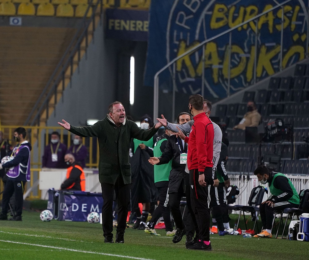 Süper Lig: Fenerbahçe: 1 - Beşiktaş: 2 (İlk yarı)