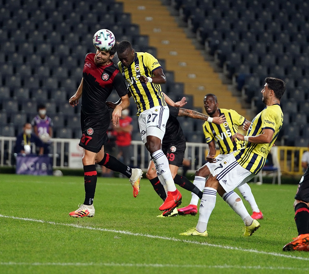 Süper Lig: Fenerbahçe: 1 - Fatih Karagümrük: 0 (İlk yarı)