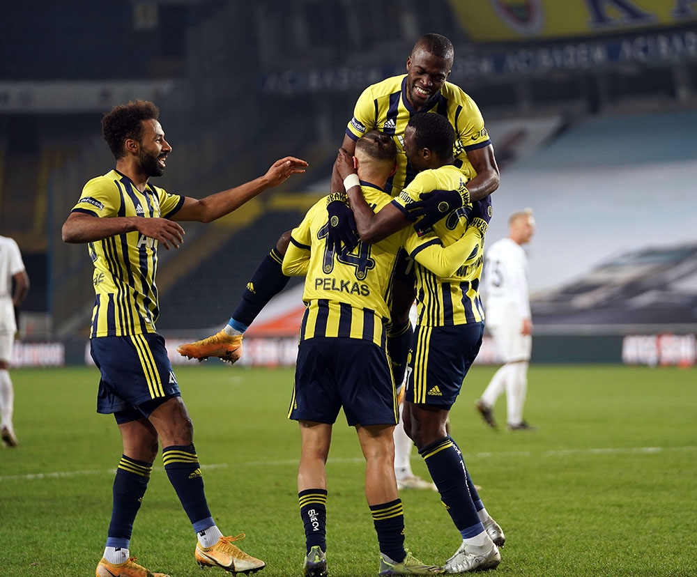 Süper Lig: Fenerbahçe: 2 - Ankaragücü: 0 (İlk yarı)