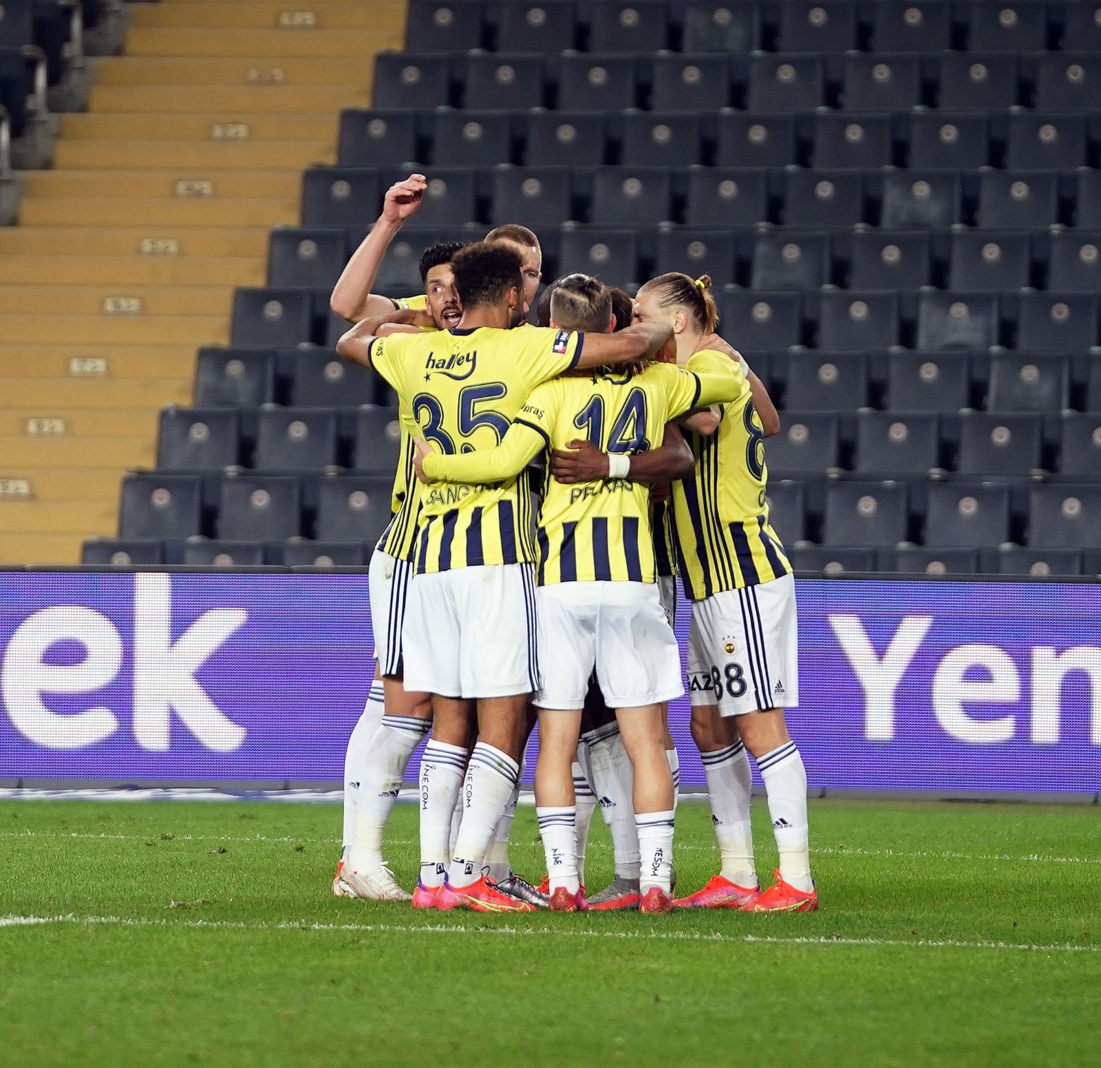 Süper Lig: Fenerbahçe: 3 - Kasımpaşa: 1 (İlk yarı)