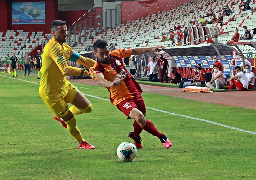 Süper Lig: Fraport TAV Antalyaspor: 1 - Galatarasaray: 0 (İlk yarı)