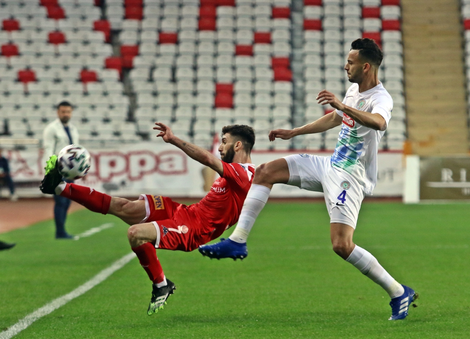 Süper Lig: FT Antalyaspor: 1 - Çaykur Rizespor: 2 (İlk yarı)