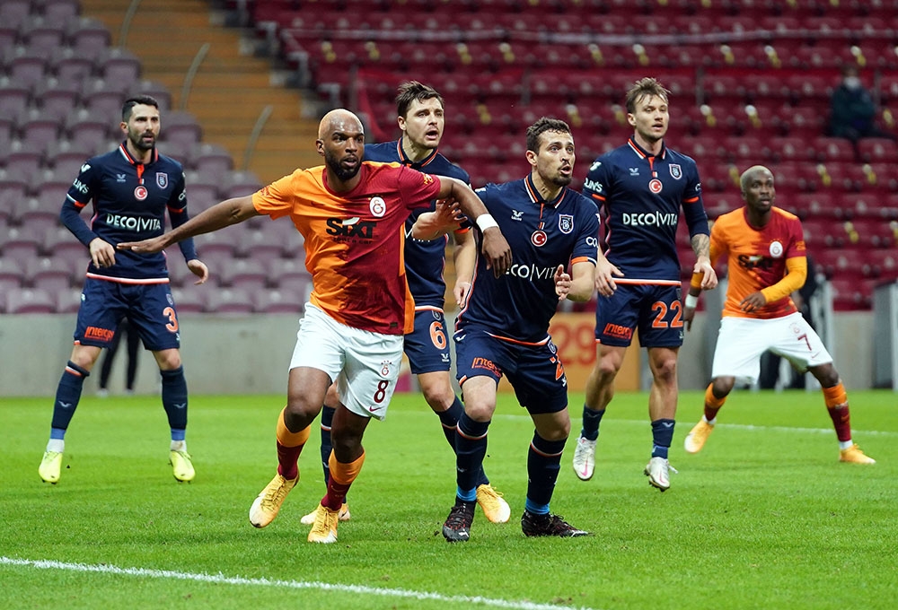 Süper Lig: Galatasaray: 1 - Medipol Başakşehir: 0 (İlk yarı)