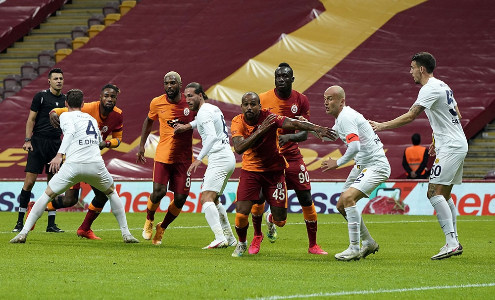 Süper Lig: Galatasaray: 1 - MKE Ankaragücü: 0 (İlk yarı)