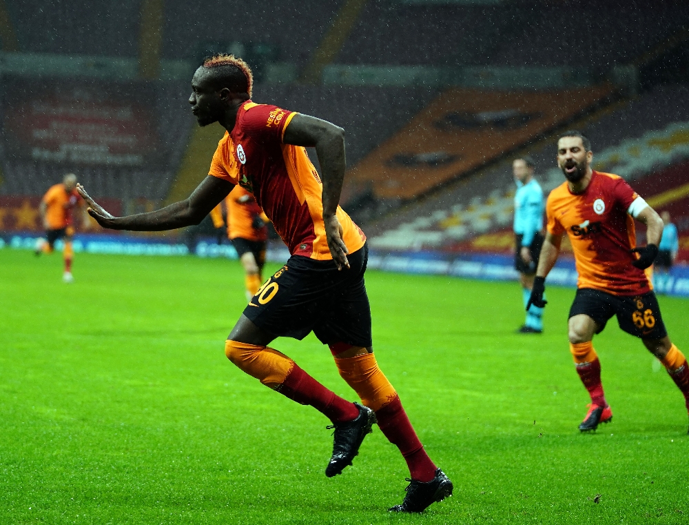 Süper Lig: Galatasaray: 4 - Gençlerbirliği: 0 (İlk yarı)