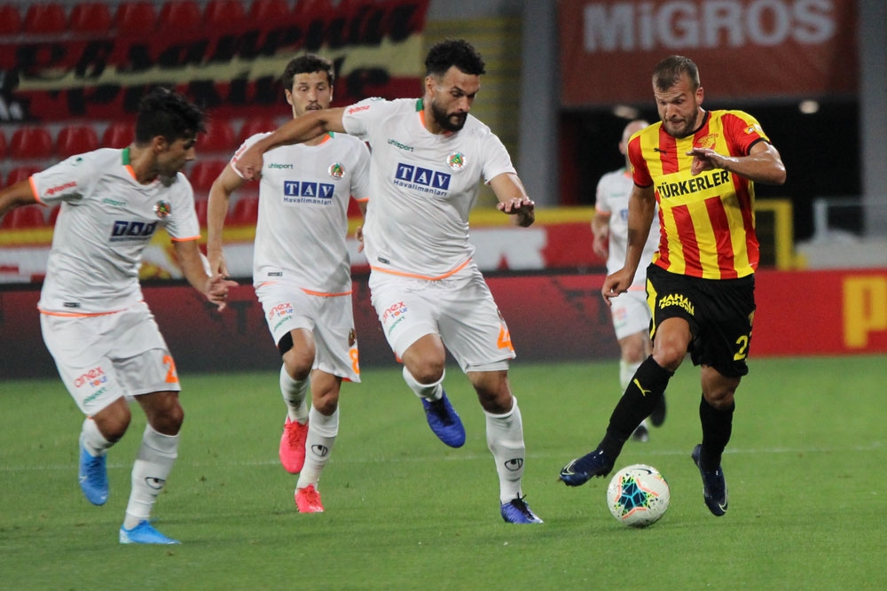 Süper Lig: Göztepe: 1 - Aytemiz Alanyaspor: 2 (İlk yarı)