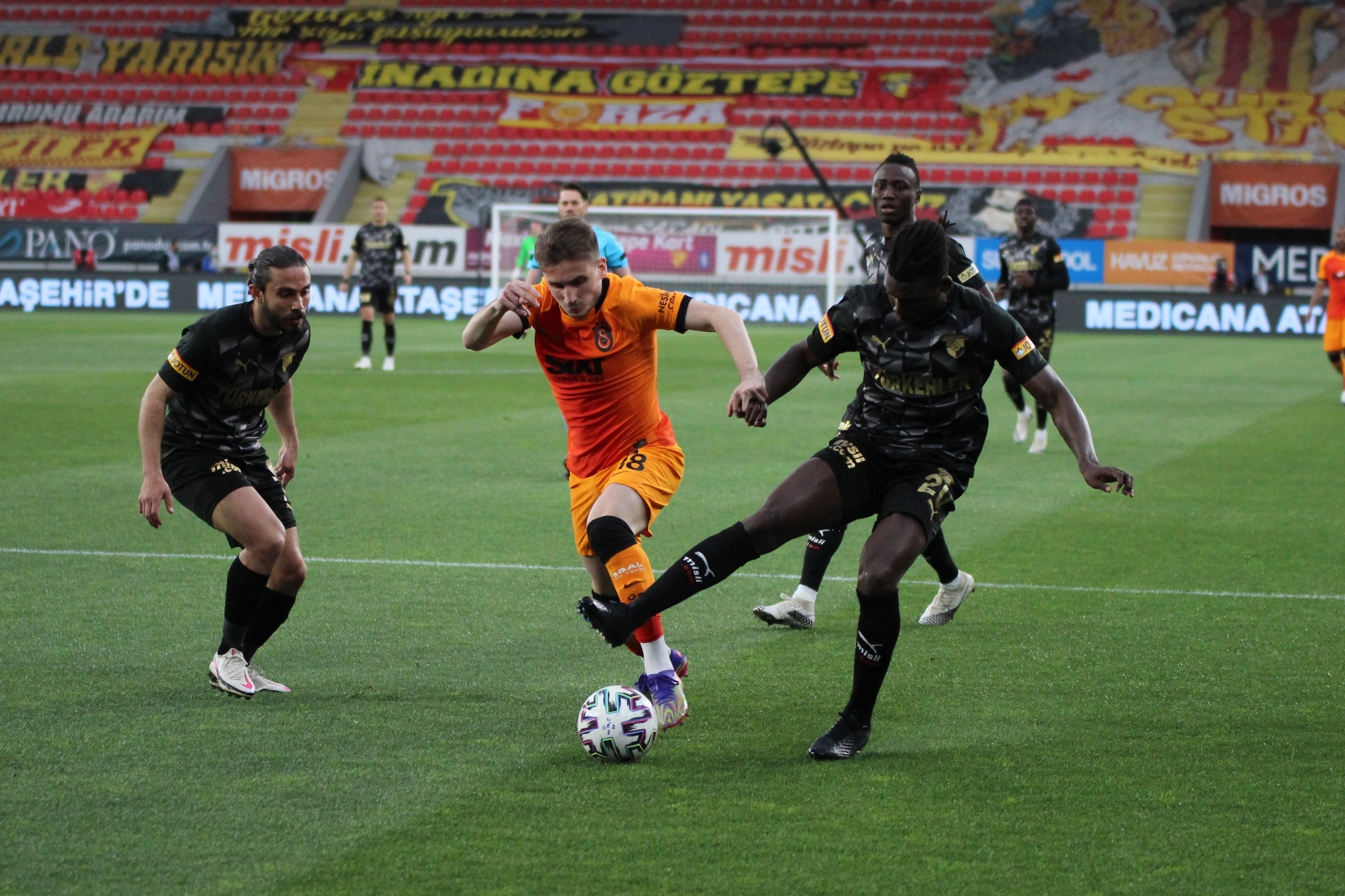Süper Lig: Göztepe: 1 - Galatasaray: 0 (Maç devam ediyor)