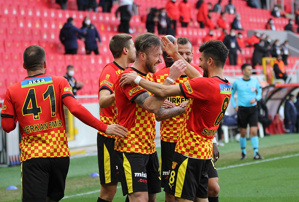 Süper Lig: Göztepe: 3 - Gençlerbirliği: 0 (ilk yarı)