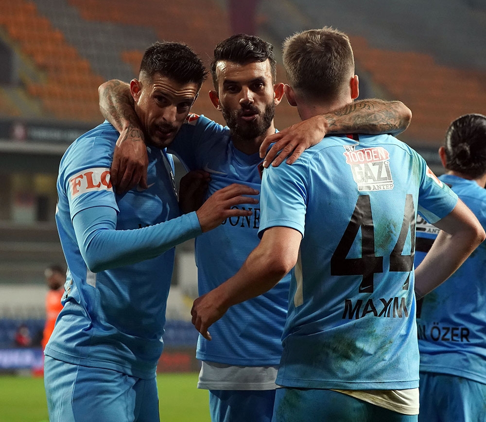 Süper Lig: Medipol Başakşehir: 0 - Gaziantep Futbol Kulübü: 1 (İlk yarı)