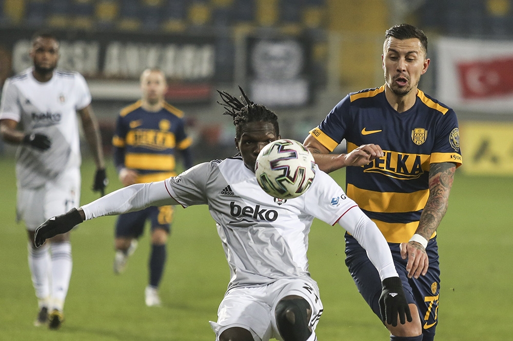 Süper Lig: MKE Ankaragücü: 0 - Beşiktaş:0 (İlk yarı)
