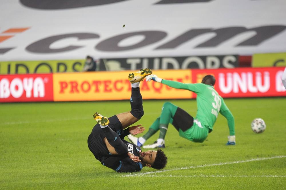 Süper Lig: Trabzonspor: 1 - DG Sivasspor: 0 (İlk yarı)