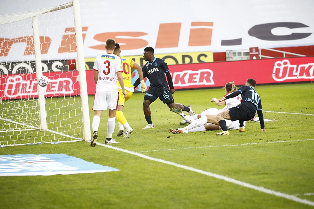 Süper Lig: Trabzonspor: 1 - Göztepe: 0 (İlk yarı)