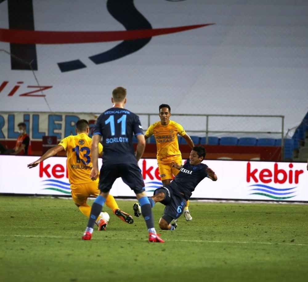 Süper Lig: Trabzonspor: 1 - MKE Ankaragücü: 0 (İlk yarı)