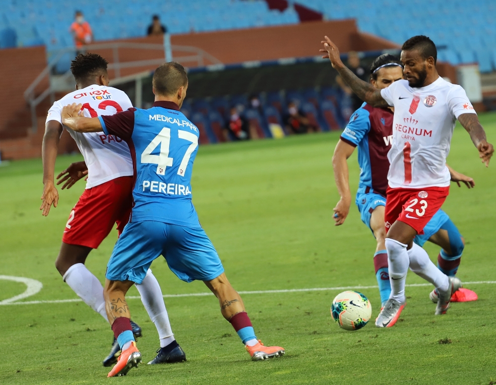 Süper Lig: Trabzonspor: 2 - Antalyaspor: 2 (Maç sonucu)