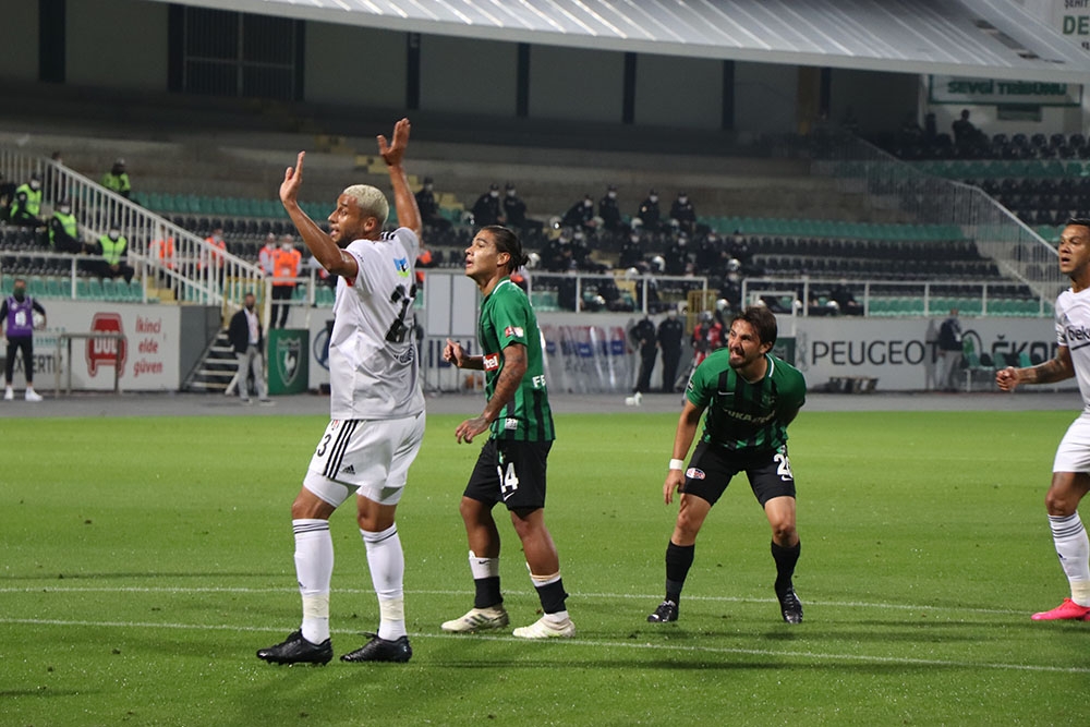 Süper Lig: Y. Denizlispor: 0 - Beşiktaş: 2 (İlk yarı)