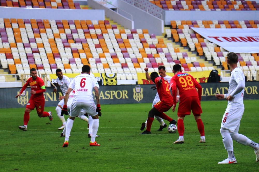 Süper Lig: Yeni Malatyaspor: 1 - DG Sivasspor: 2 (İlk yarı)