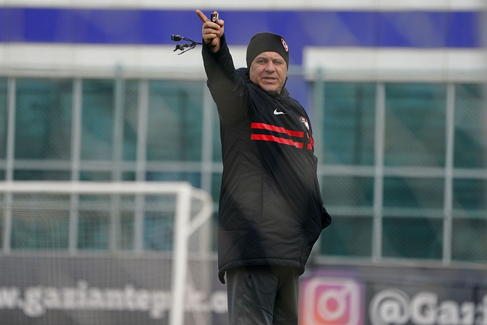 Süper Lig’de 18 haftada 14 hocayla yollar ayrıldı