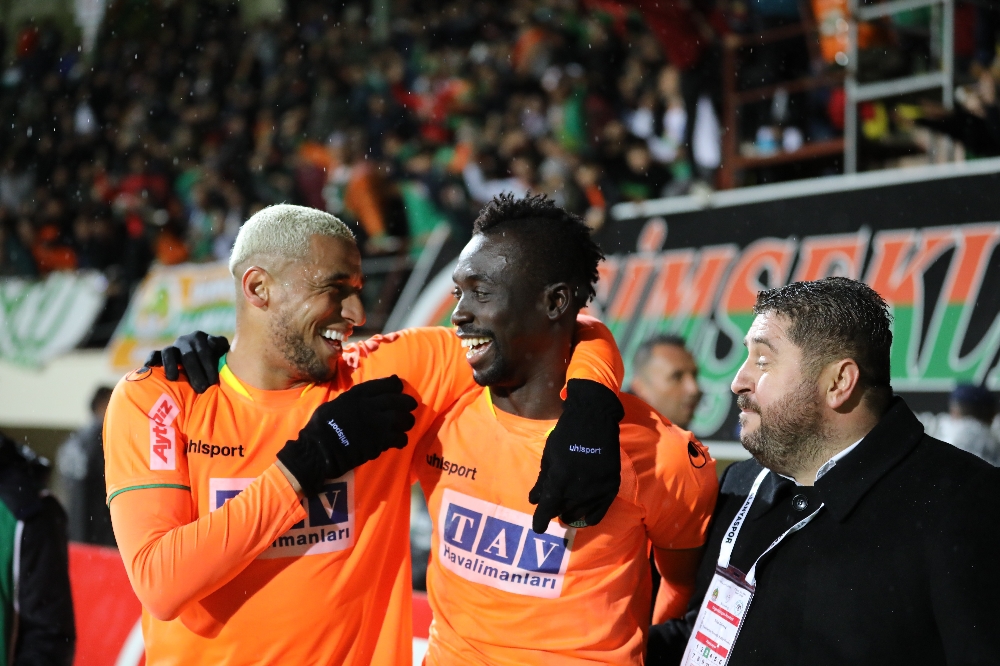 Süper Ligin İlk Yarı Verileri Açıklandı