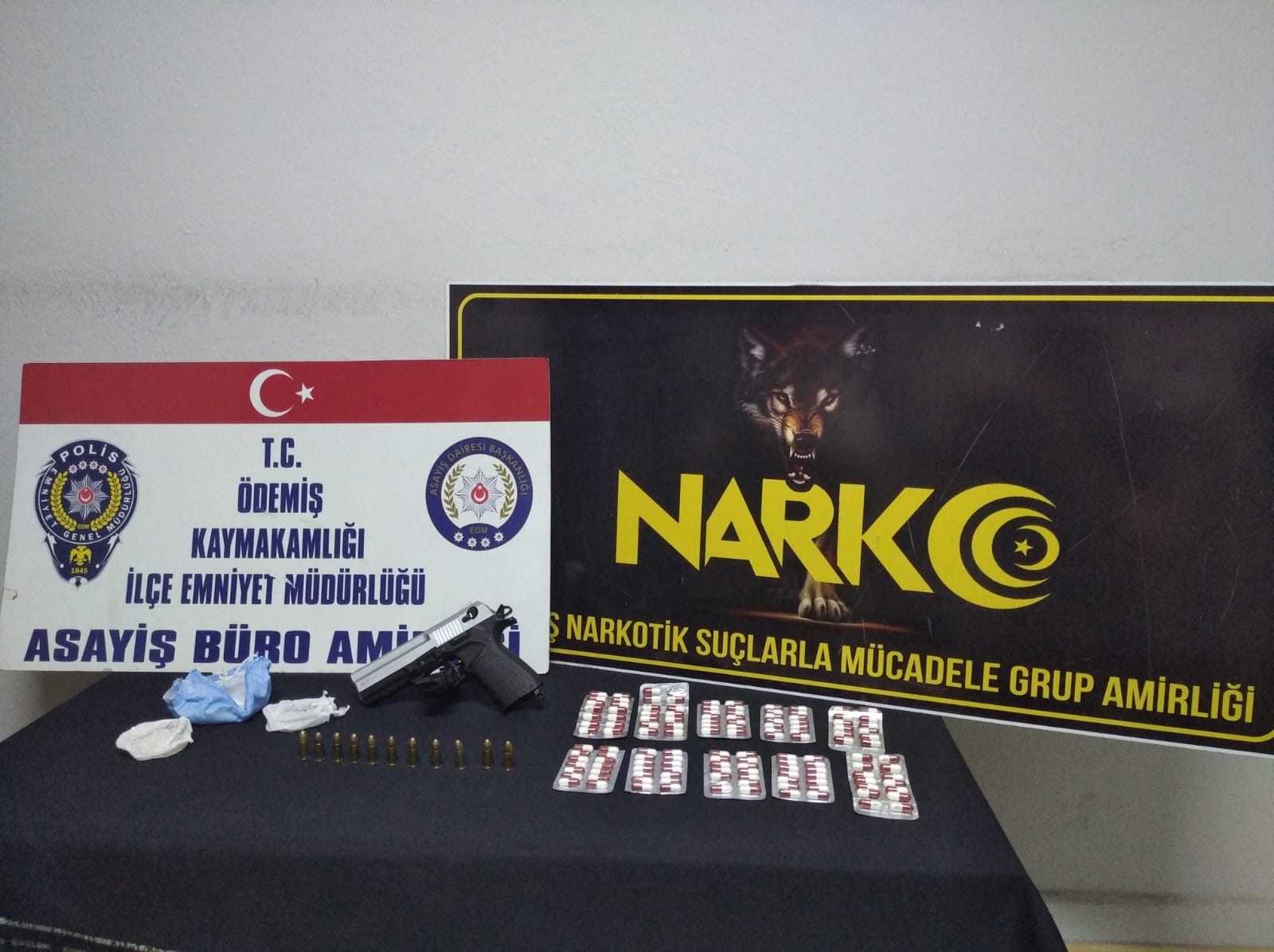 Şüphe üzerine durdurulan araçtan uyuşturucu ve silah çıktı