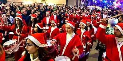 Suriye'deki iç savaş devam ederken, başkent Şam'da Noel kutlandı..