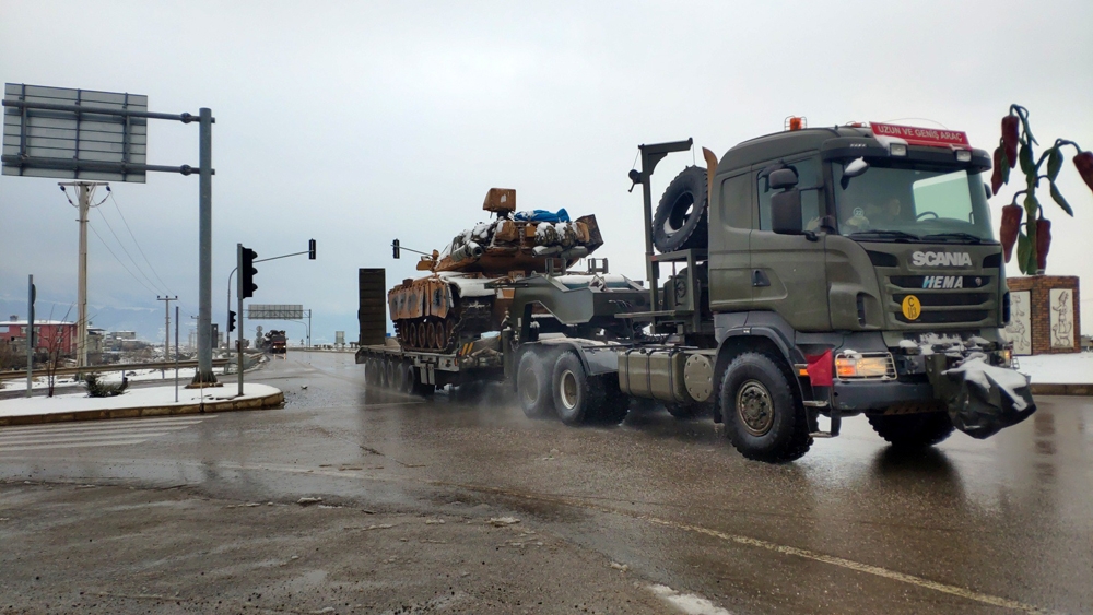 Suriye sınırına tank ve obüs sevkıyatı