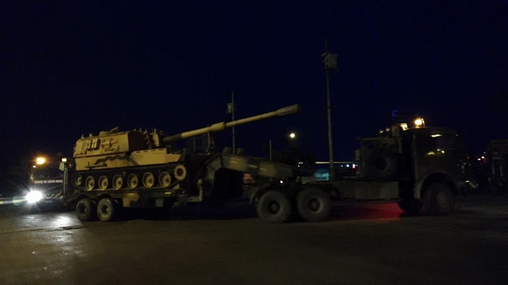 Suriye sınırına tank ve zırhlı iş makineleri sevk edildi