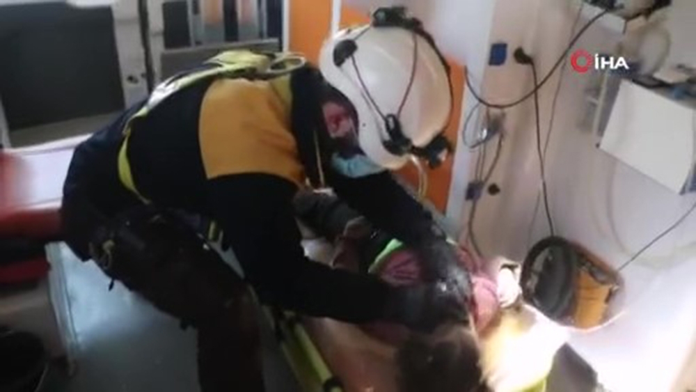 Suriye’de 8 metrelik kuyuya düşen 5 yaşındaki kız çocuğu kurtarıldı