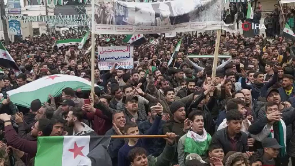 Suriye’de halk iç savaşın 10. yılında rejimi protesto etti