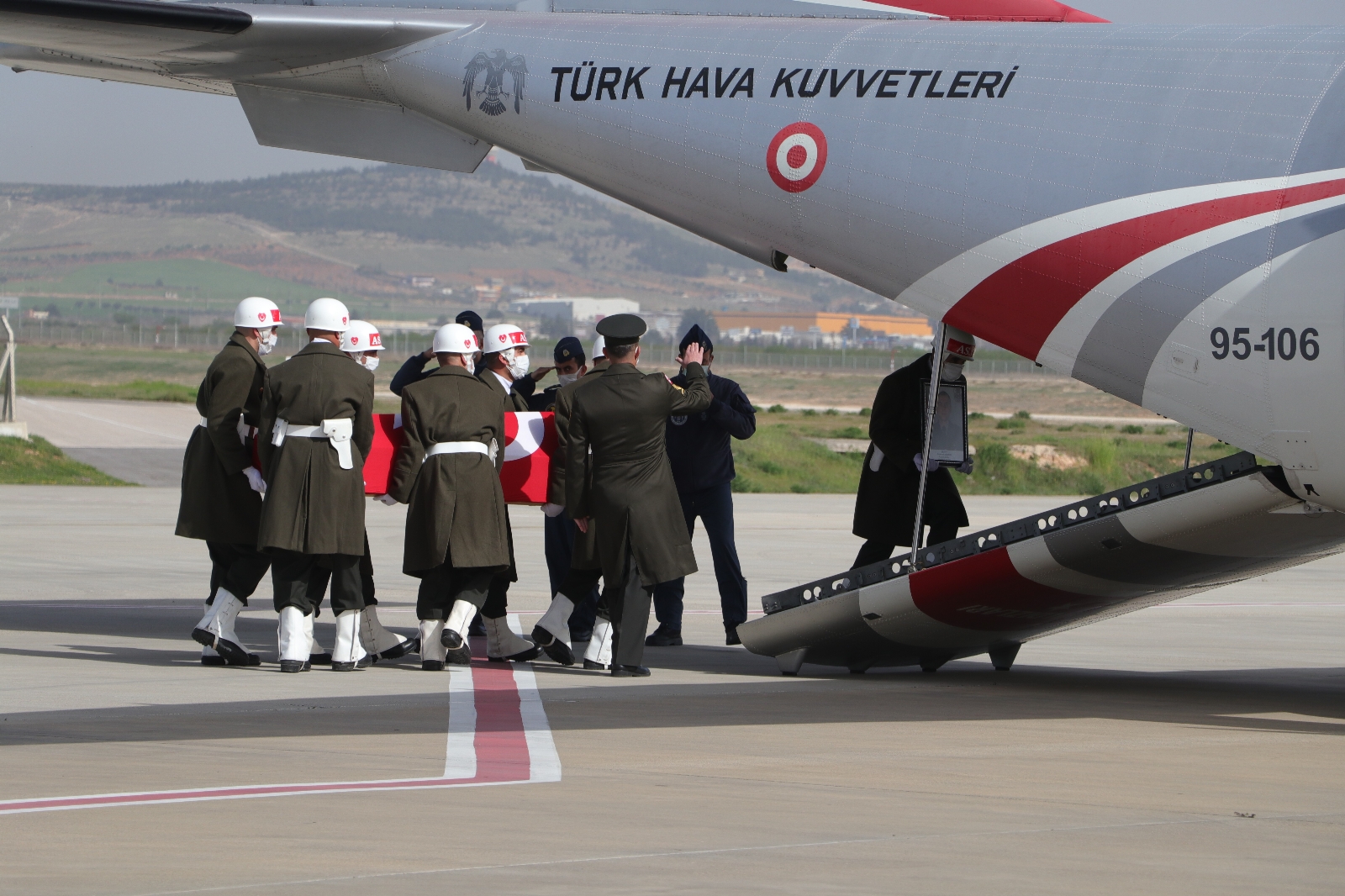 Suriye’de şehit olan Uzman Onbaşı Çakır memleketine uğurlandı