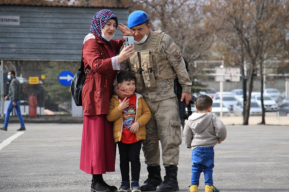 Suriye’den yurda dönen komandolar, aileleriyle buluştu duygusal anlar yaşandı