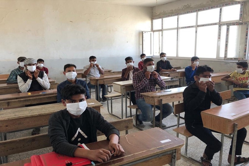 Suriyeli Gençler terörden uzak şekilde sınıf bitirme sınavlarına başladı