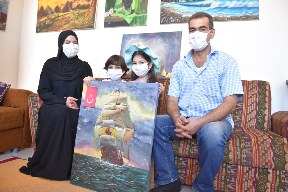 Suriyeli sığınmacı aile Türkiye’de hayata tutundu