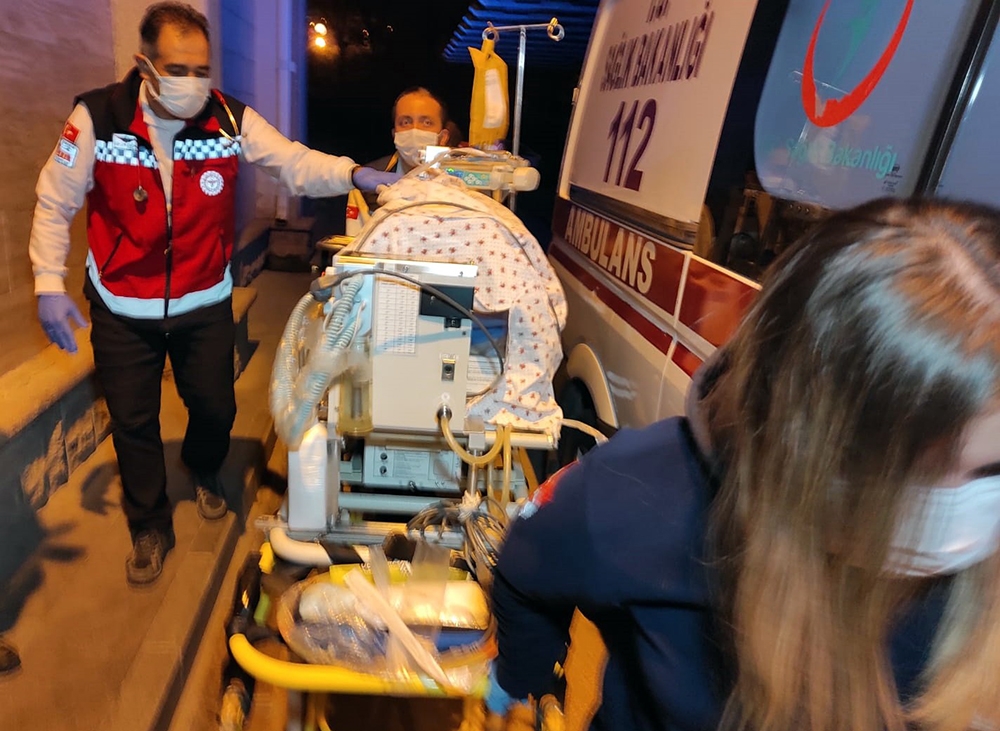 Suriyeli yapışık siyam ikizleri Ankara’ya getirildi