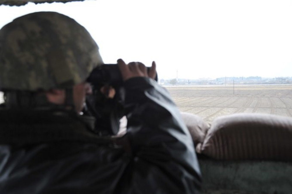 “Suriye’nin kuzeyinden kaçan 5 PKK/YPG’li terörist daha teslim oldu”