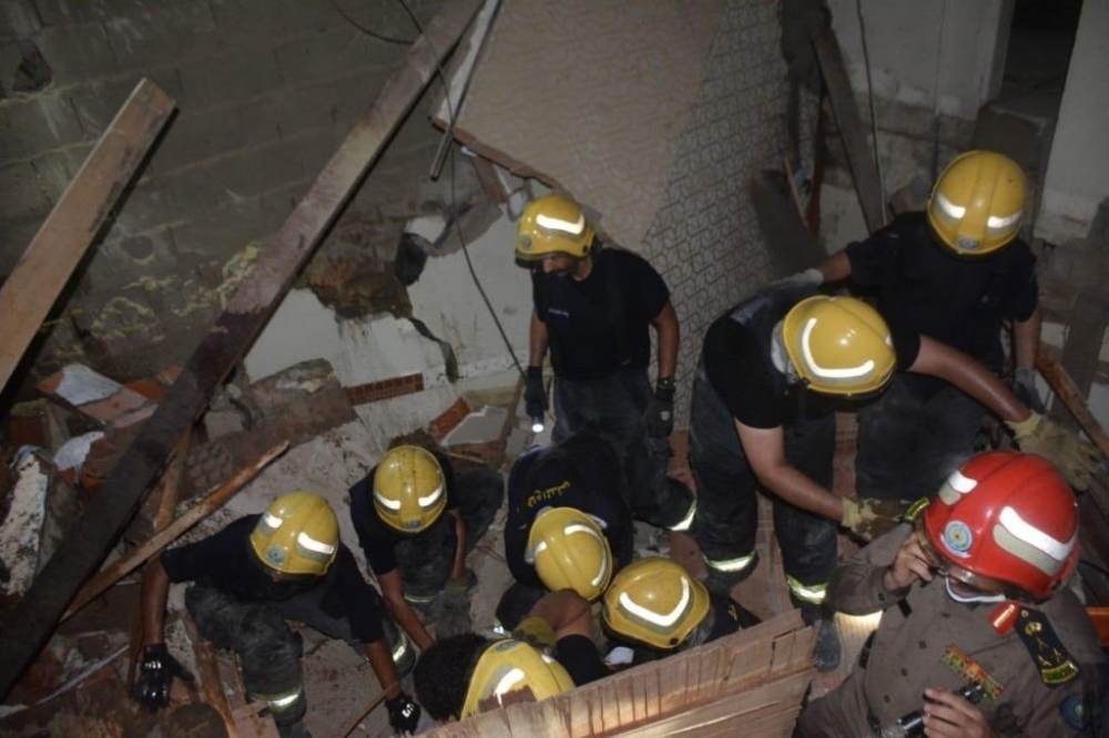 Suudi Arabistan’da 3 katlı bina çöktü: 3 ölü, 12 yaralı