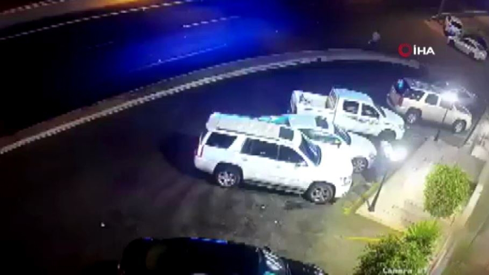 Suudi Arabistan’da kontrolden çıkan cip araçlara çarpıp metrelerce havaya uçtu