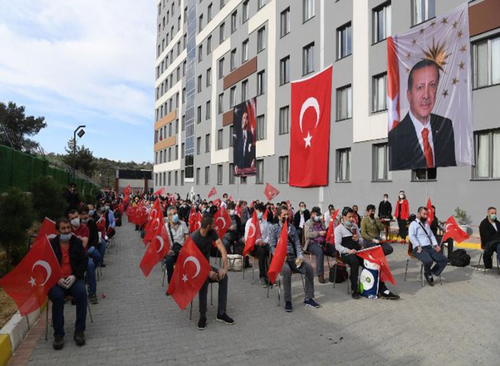 Suudi Arabistan’dan gelen 189 kişiye Türk bayraklı karşılama