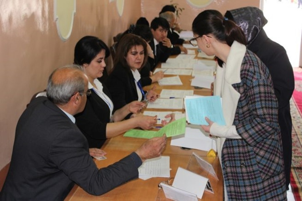 Tacikistan’da halk, parlamento seçimleri için sandık başında