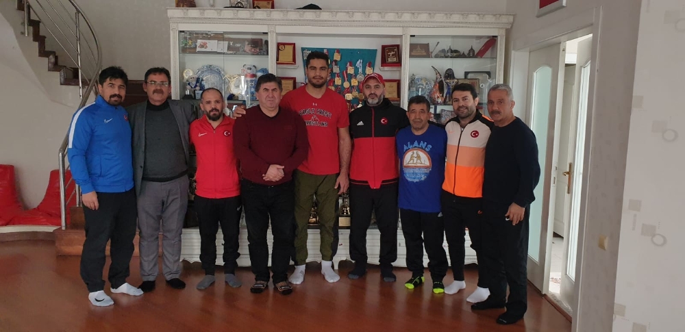 Taha Akgül’e milli takım hocalarından moral ziyareti