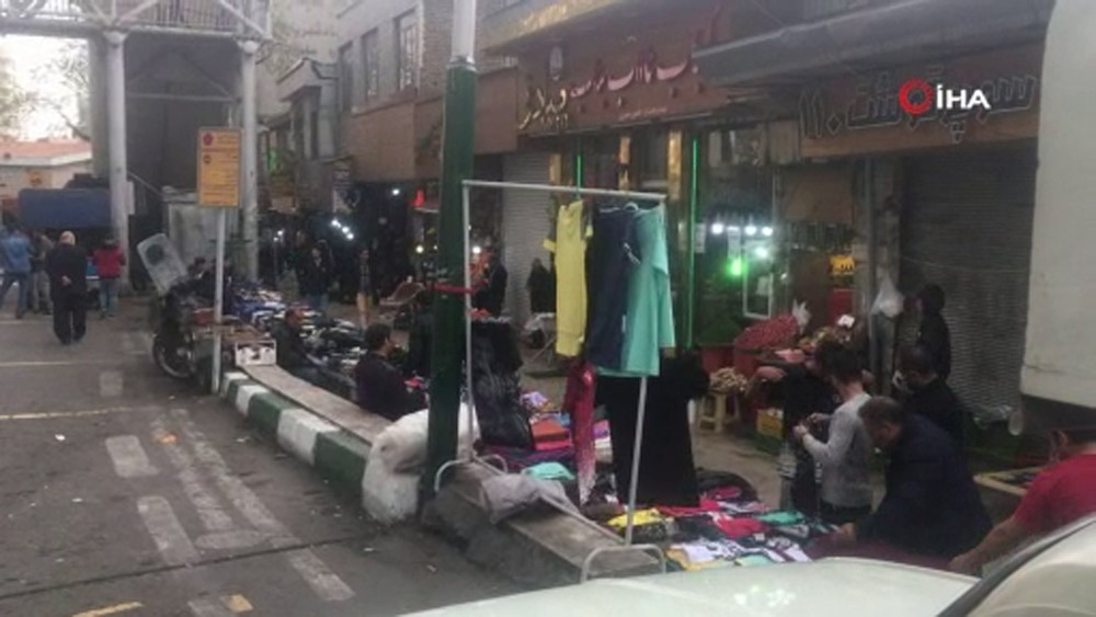 Tahran’da vaka sayısı düşerken, dükkanlar ve mağazalar açılıyor