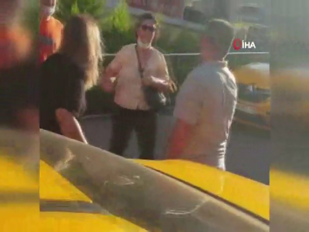 Taksici ile müşteri arasındaki indi bindi kavgası kamerada