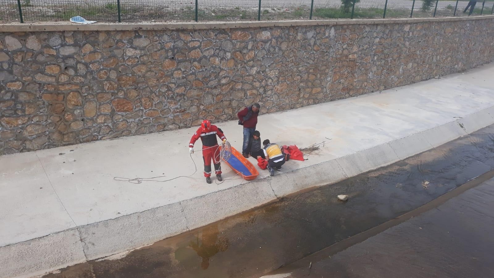 Taksicinin vurulma anı güvenlik kameralarına böyle yansıdı