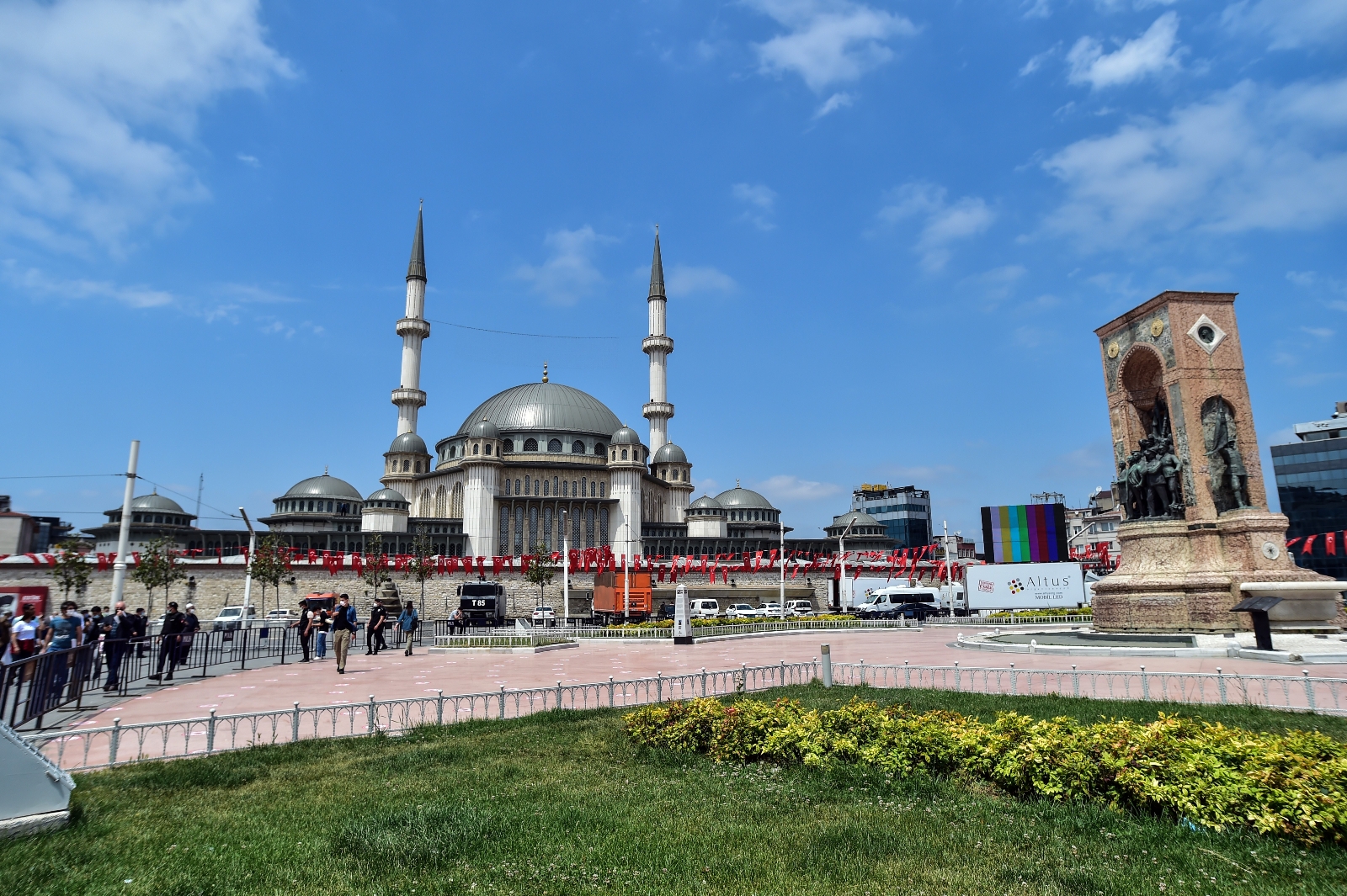 Taksim Camii açılışı öncesi son hazırlıklar